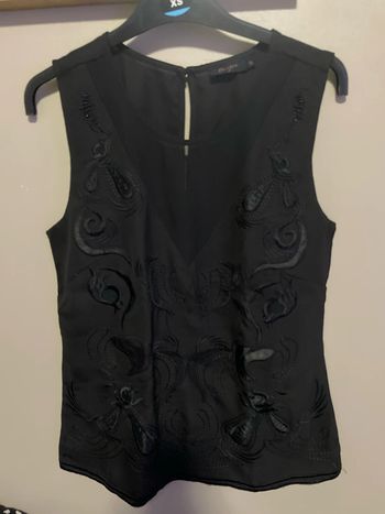 Blouse noire col V transparent