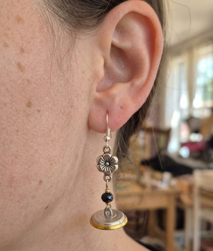 Boucles d’oreilles "Fleur de métal" - photo numéro 1