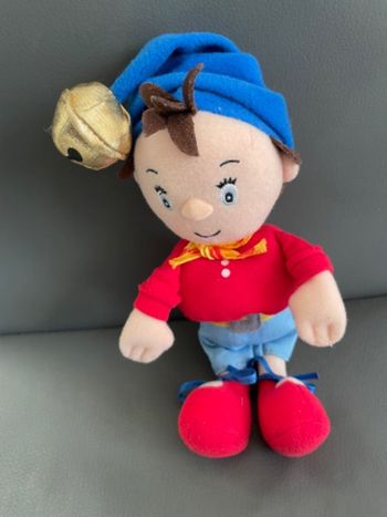 Peluche Oui-Oui avec bonnet et grelot