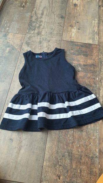 Robe cap au large 12 mois en très bon état