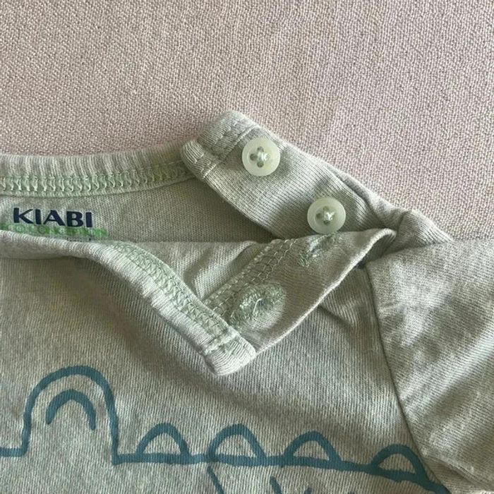 🌟 T-shirt bébé Kiabi à motif crocodile 🌟 - photo numéro 4