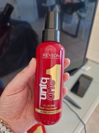 Soin cheveux capillaire sans rinçage uniq one revlon rouge