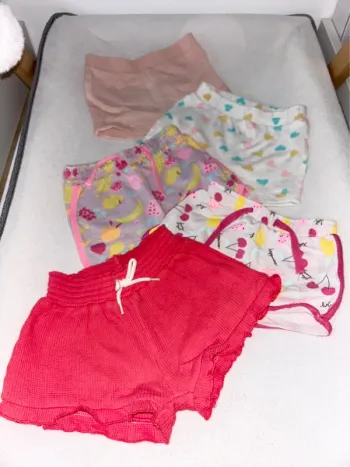 Lot 5 shorts légers bébé fille 9mois