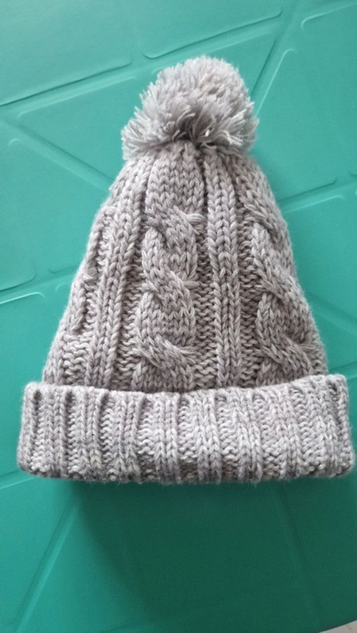 Bonnet neuf gris chaud
