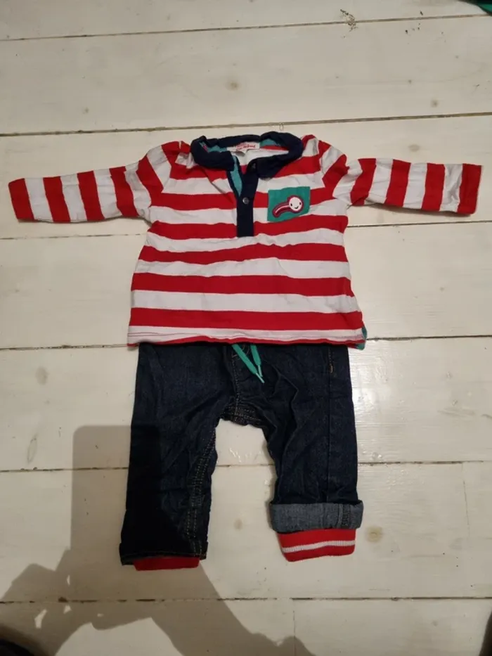 Ensemble tee shirt manche longue et pantalon