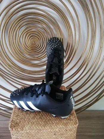 Chaussures de foot/Crampons moulés Adidas Predator T33
