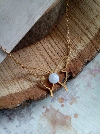 Collier papillon pierre de lune