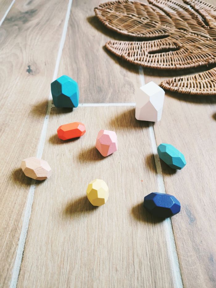 🪨Lot de 8 menhirs pierres multicolores à empiler en bois JB789