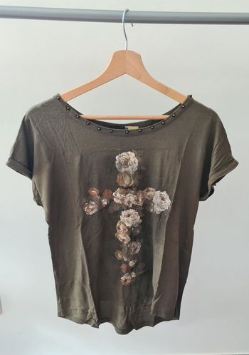 Tshirt imprimé vert kaki Stradivarius