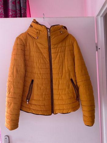 Doudoune, couleur jaune, moutarde Zara