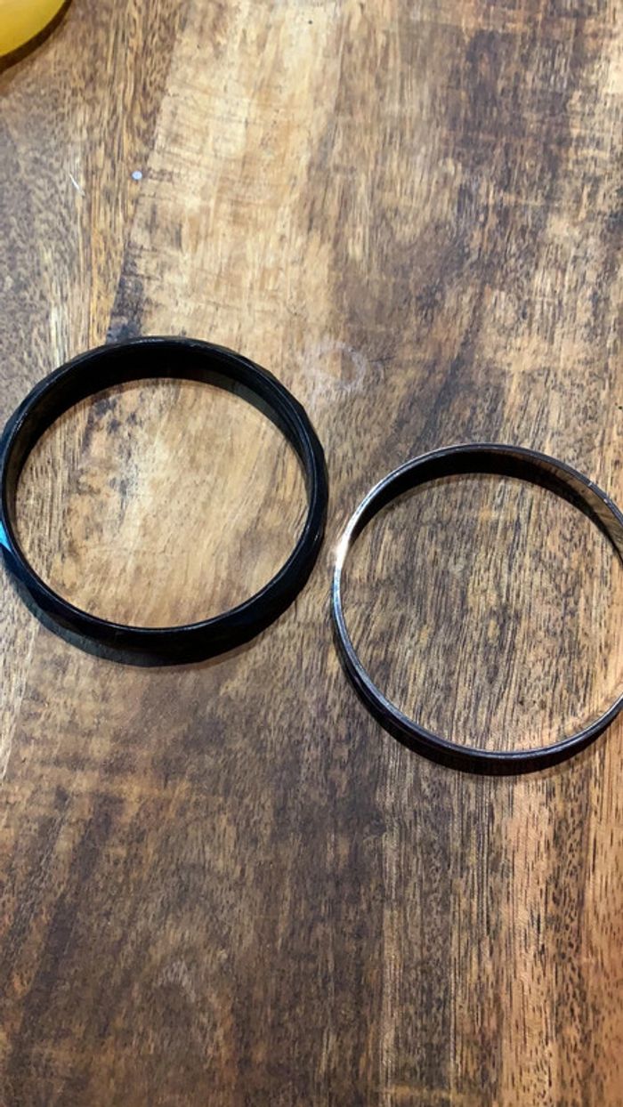 Lot bracelet rigide noir et argenté - photo numéro 2