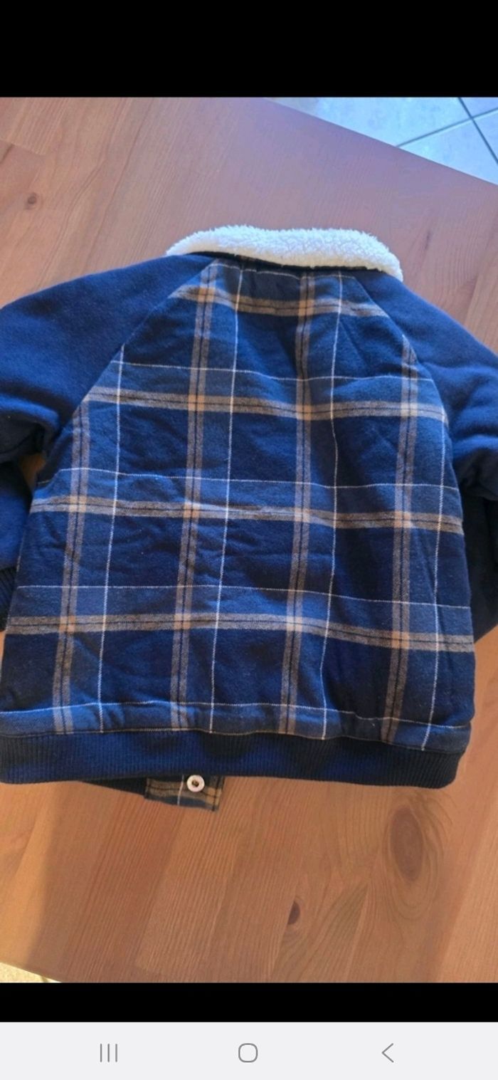 (Neuve non portée) 🏷😍💙 veste molleton et sherpa 36mois garçon 💙😍 - photo numéro 3