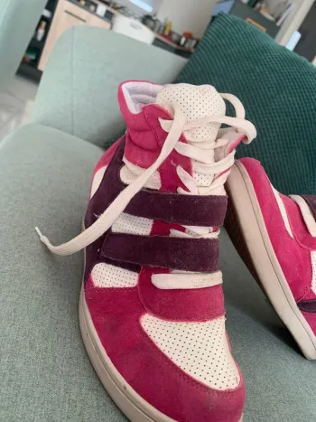 Baskets compensées et stylées