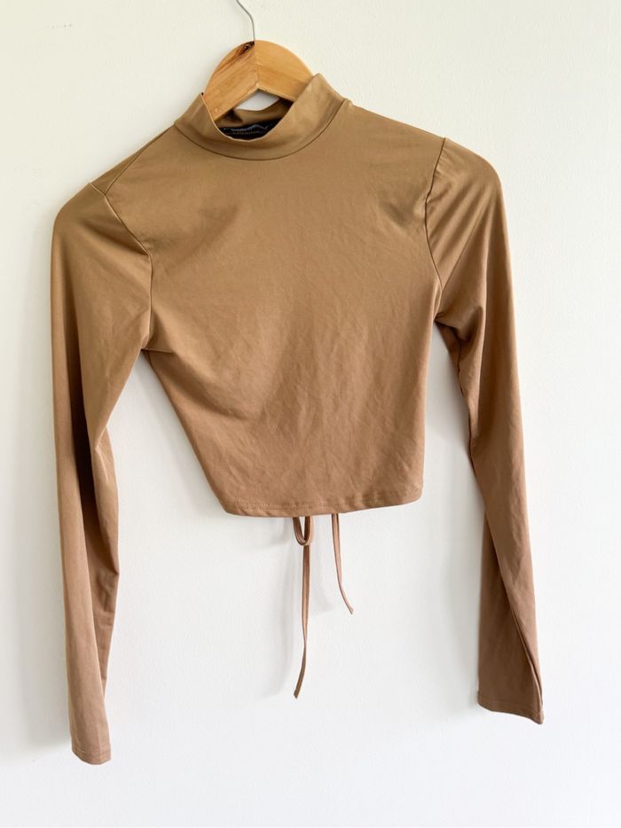 Top court manches longues dos nu marron clair outfitbook taille 34 XS - photo numéro 2