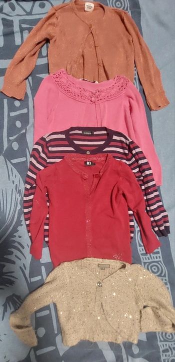 Lot de 5 gilets en 3 ans