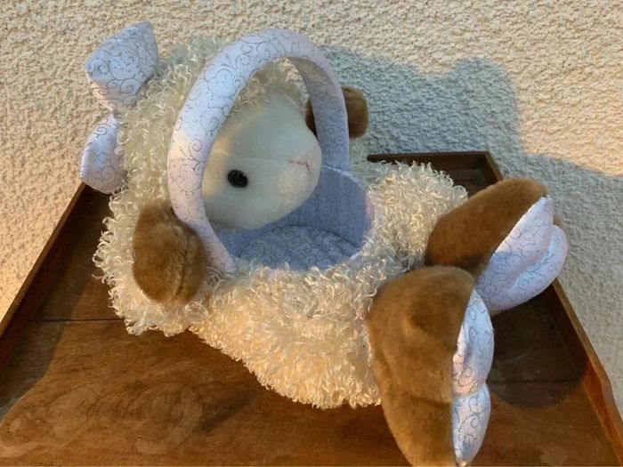 Jolie petit panier pour enfant avec peluche mouton - photo numéro 2