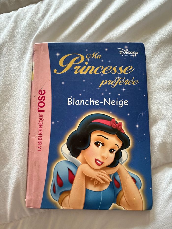 Bibliothèque rose blanche neige