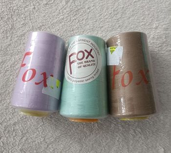 3 bobines de fils à coudre en polyester de 5000m chacune