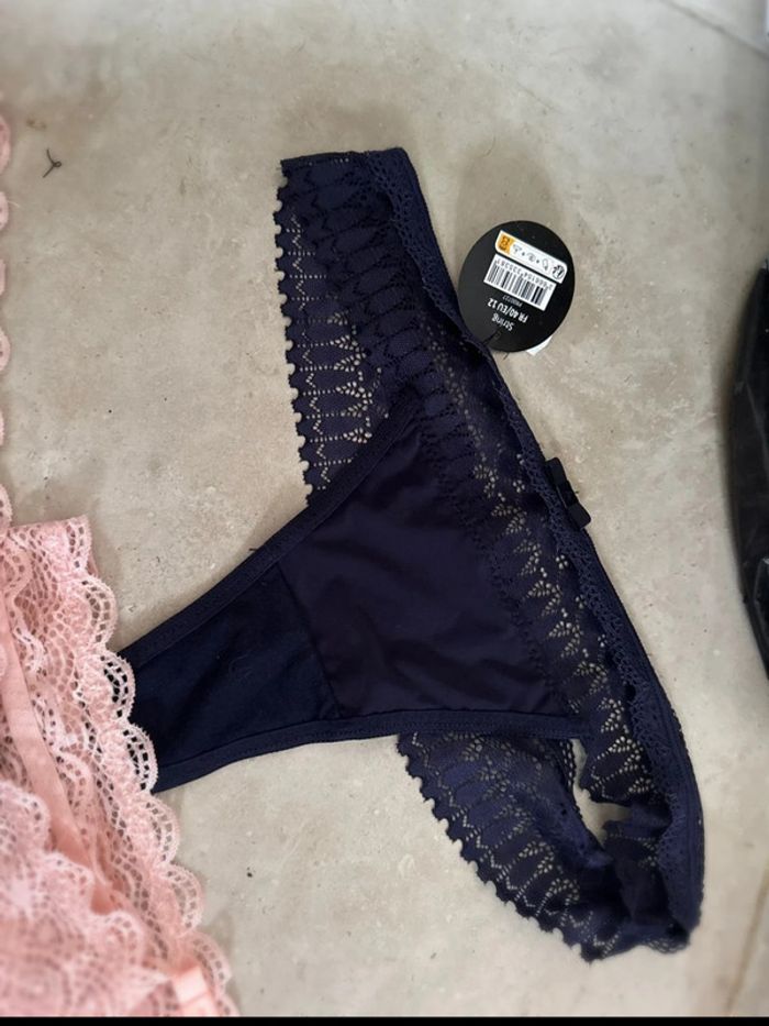 Lot de deux Shorty rose et un string bleu foncé taille 40 - photo numéro 2