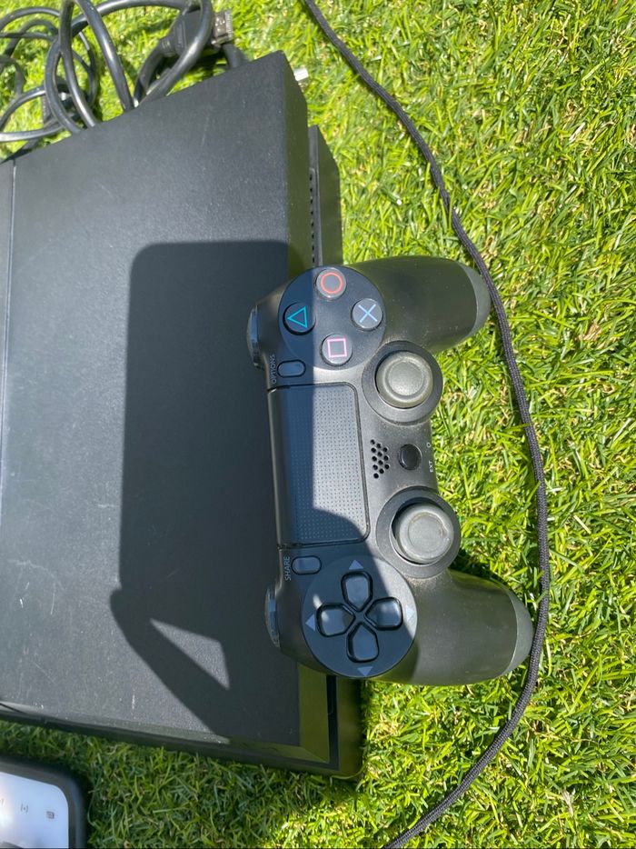 PS4 + pack - photo numéro 7
