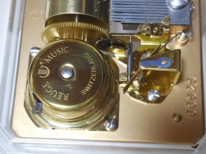 Boîte à musique ancienne - photo numéro 9