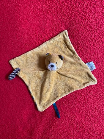 Moulin Roty doudou plat chat les moustaches moutarde noir attache tétine 