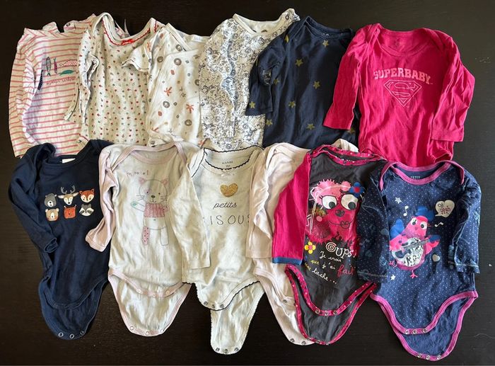 Lot de 12 bodies taille 9 mois