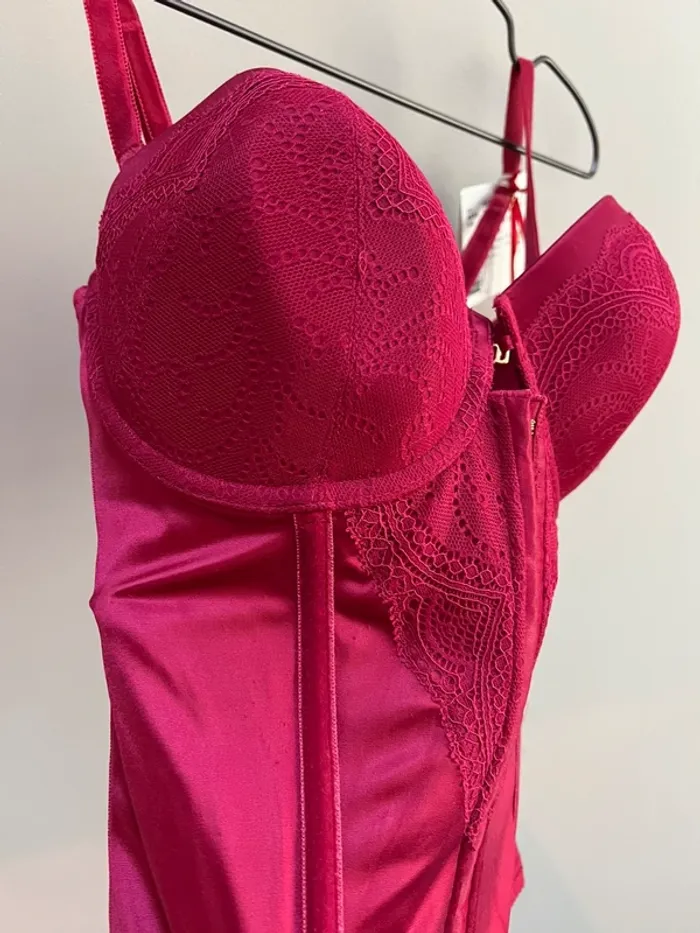 Corset porte jartelles Triumph neuf 95D - photo numéro 3