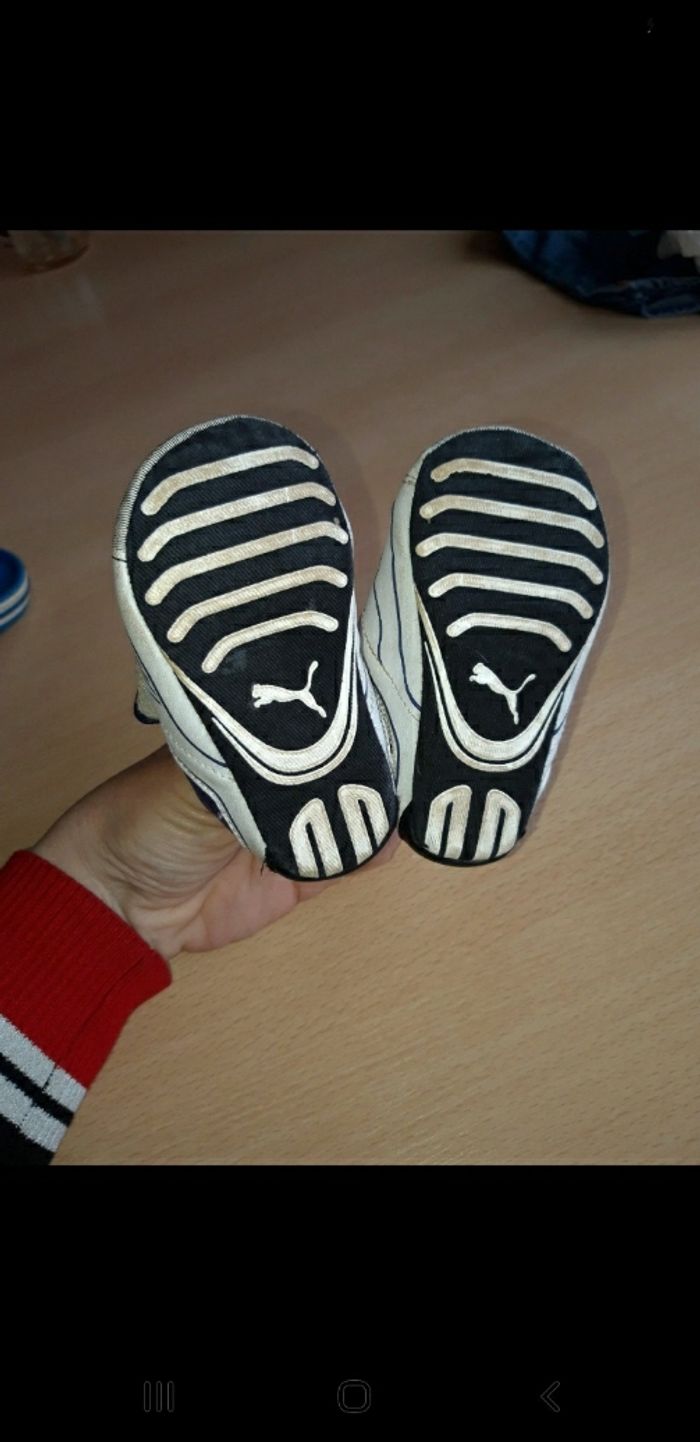 Baskets Puma taille 18 - photo numéro 2