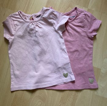 lot 2 tee-shirts avec coeurs dorés