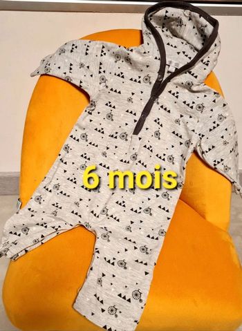 ! 6 mois ! Combinaison Neuve