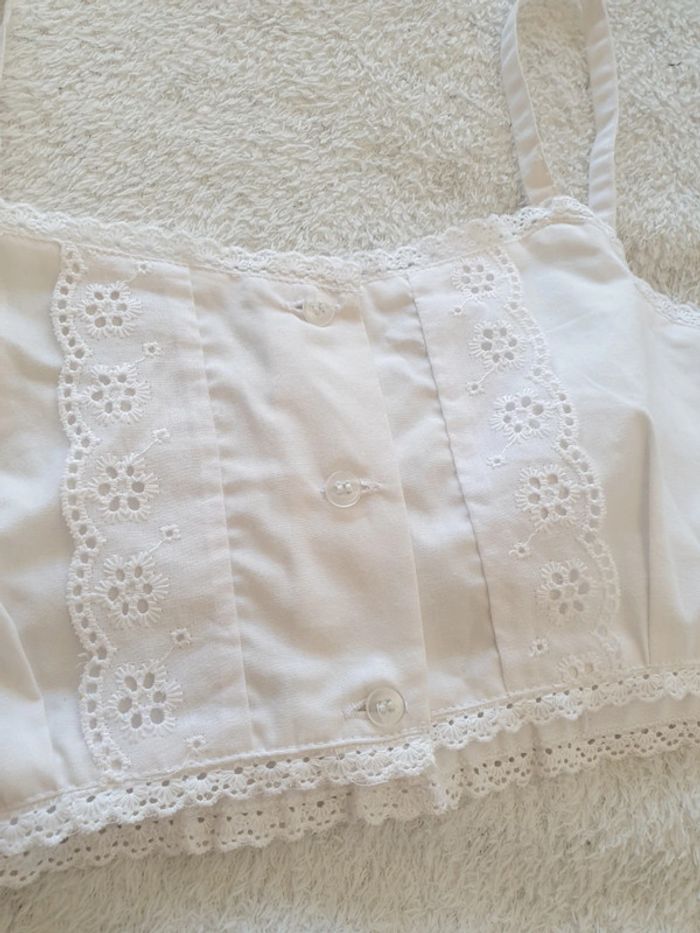 Petit haut dentelle avec boutons - photo numéro 2