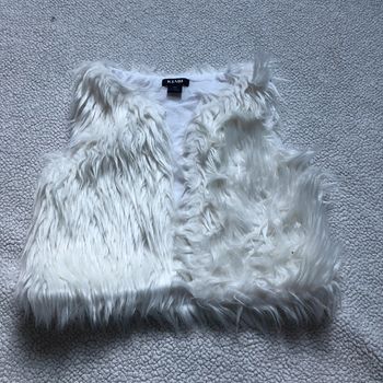 Veste taille 3 mois, ni troue ni tache en très très bon état !