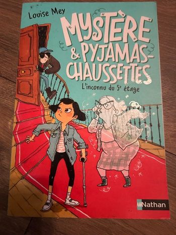 Mystère et pyjama chaussettes
