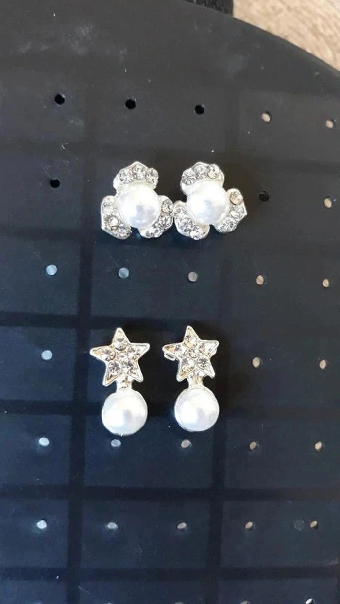 Lot de boucles d'oreilles neuves