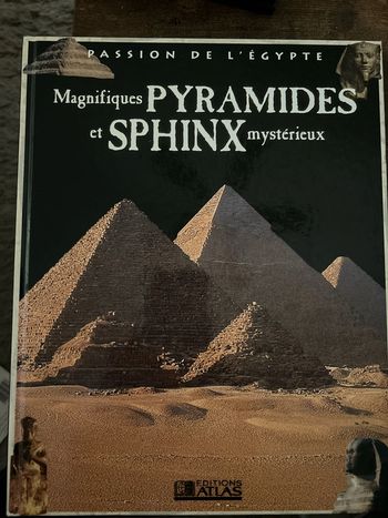 magnifiques pyramides et sphinx mystérieux
