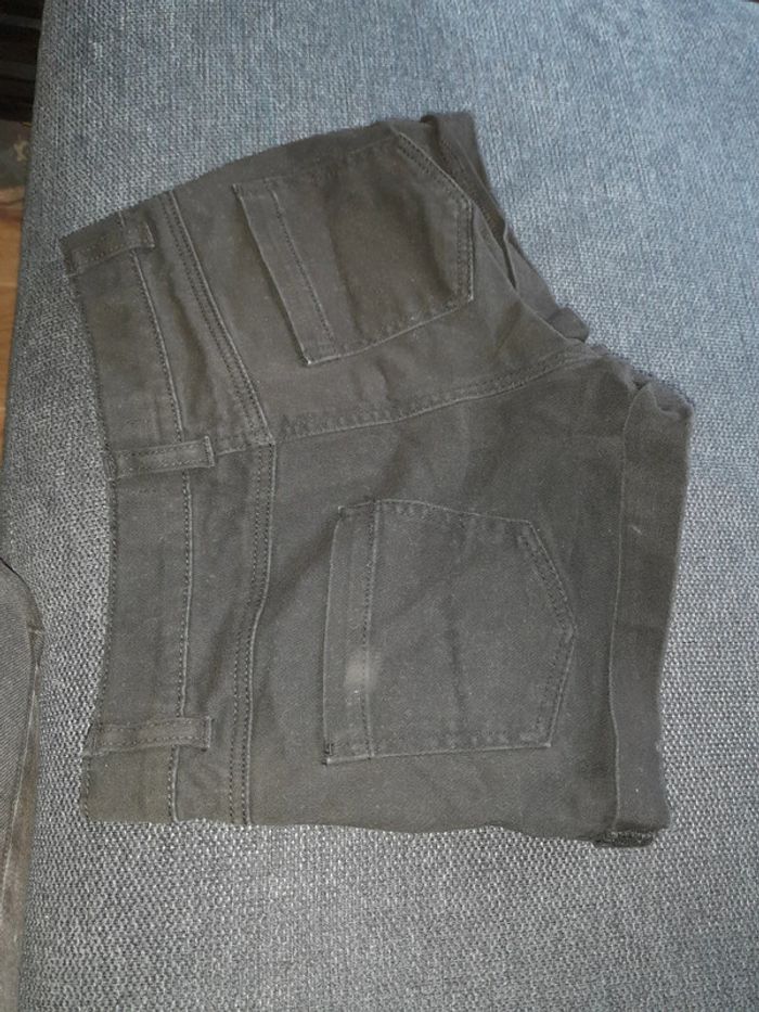 Short noir 10 ans - photo numéro 3