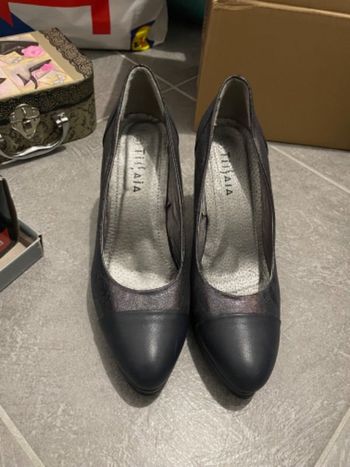 Talon bleu et paillettes