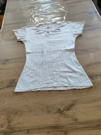 T-shirt Blanc Côtelé, Taille M - Détail Découpe Originale et Confortable !