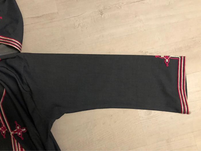 AN2- Robe d’intérieur/djellaba grise et broderies T 2 (44-46) NEUVE - photo numéro 6