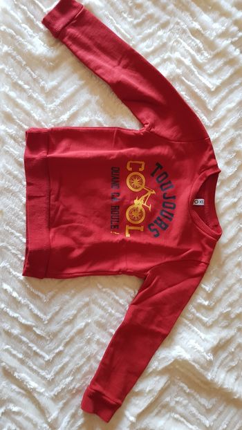 Pull rouge morif vélo