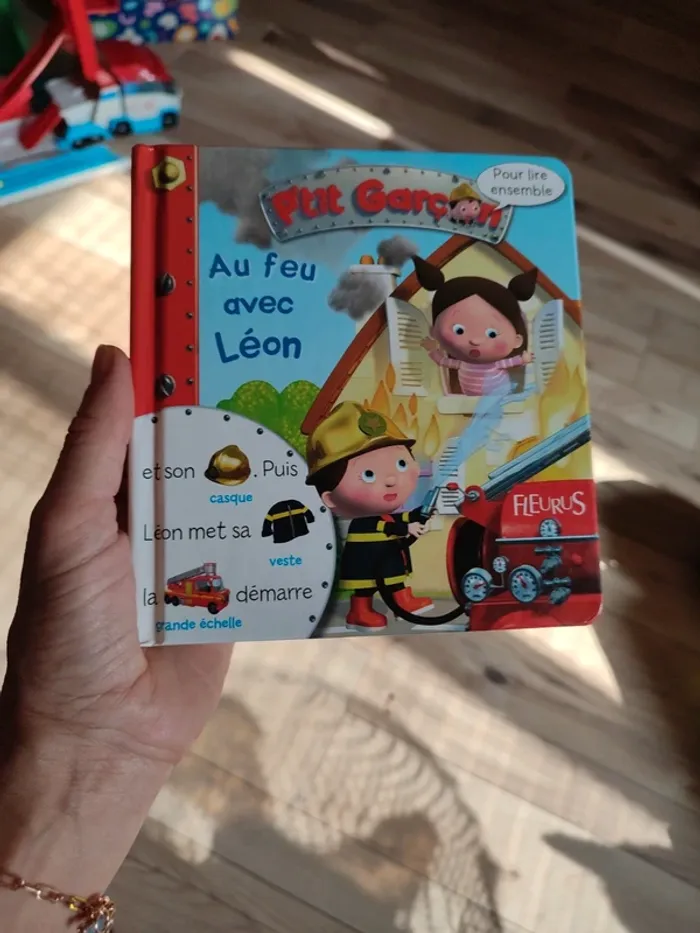 Livre au feu avec Léon