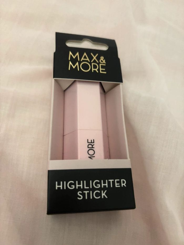 Highlighter en stick rose neuf