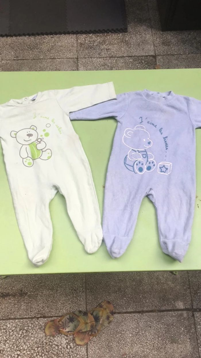 2 pyjamas