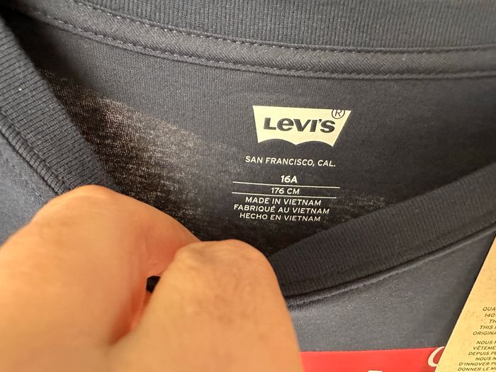 Sweat / T-shirt bleu marine à manches longues LEVI'S taille 16 ans NEUF avec étiquette - photo numéro 2