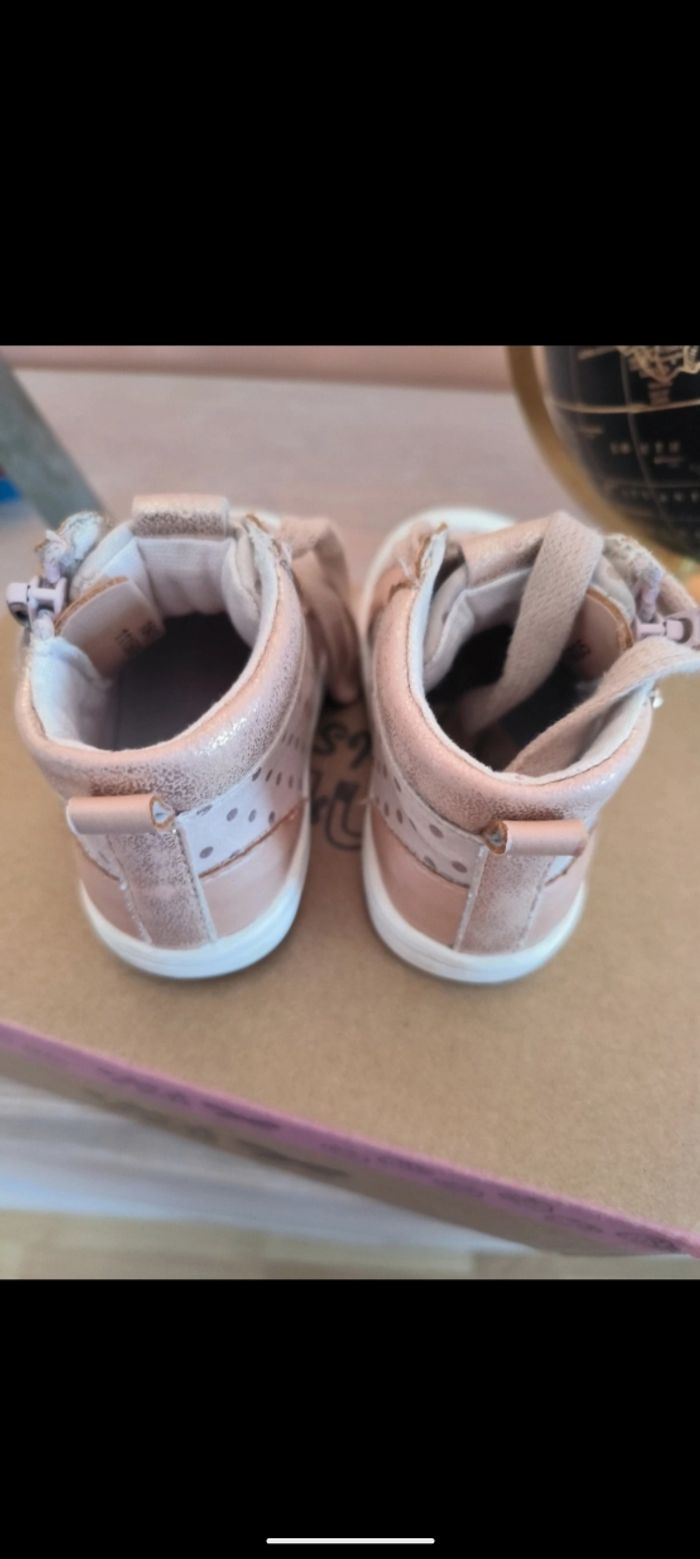 Chaussures  Chaussea  taille 19 - photo numéro 2