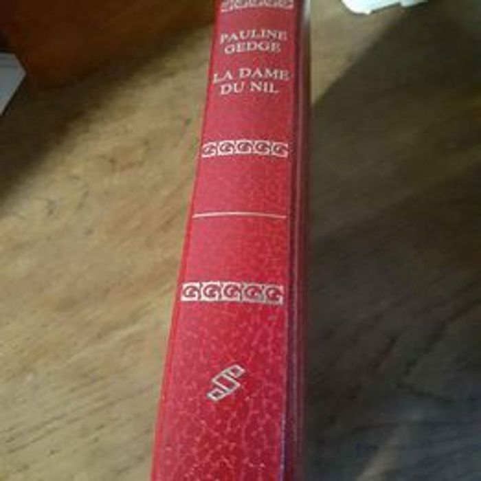 La dame du nil de Pauline Gedge - photo numéro 2