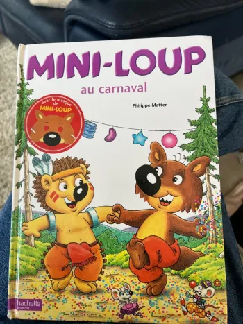 Mini loup au carnaval numéro 19