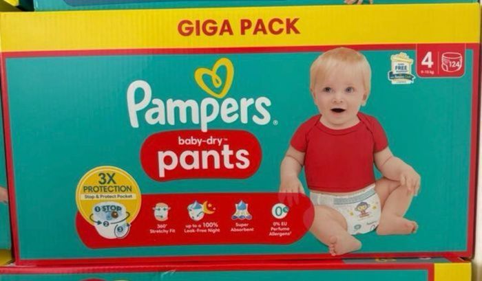 1 carton de couches Pampers taille 4