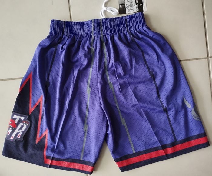 Short NBA des Toronto Raptors neuf, jamais porté, avec étiquette (taille M) - photo numéro 2